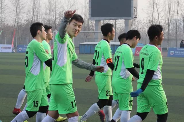 利拉德41分雄鹿逆转胜快船 森林里险胜开拓者